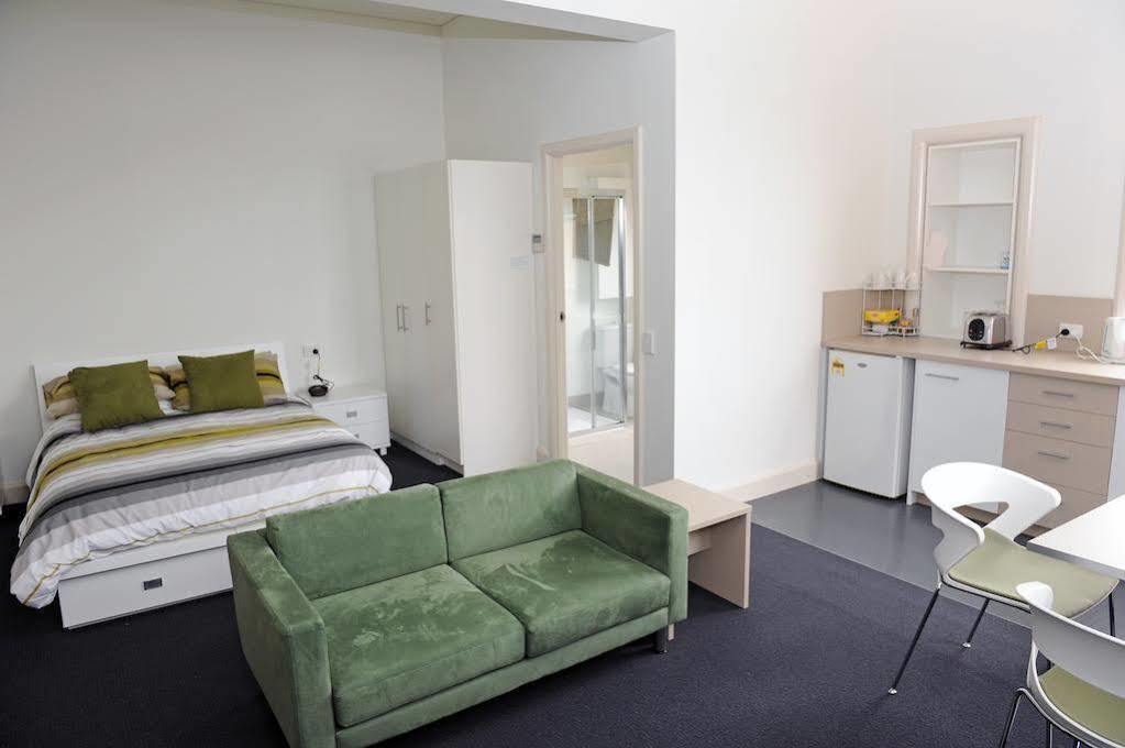 Yarra House *