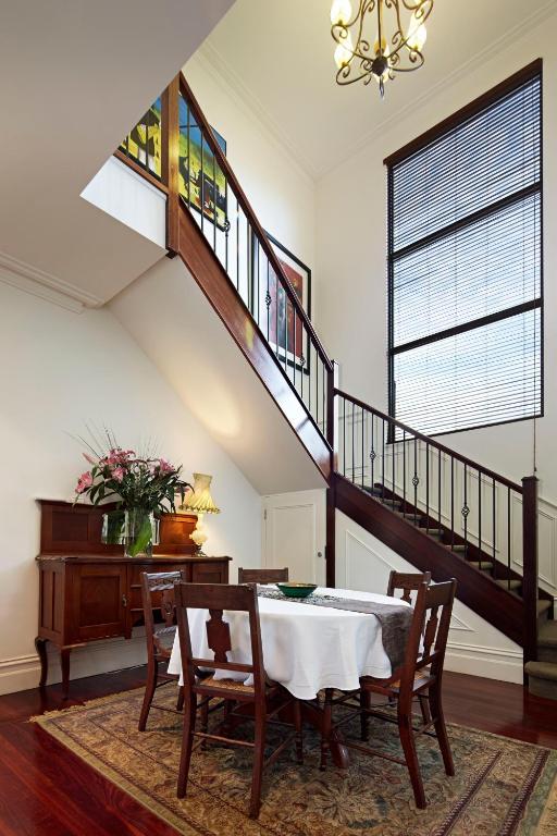 Prahran Village Apartment *