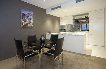 Gem Short 4* Melbourne