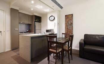 Gem Short Aparthotel