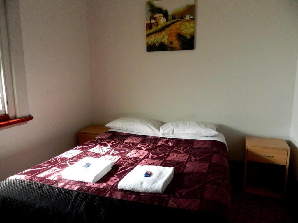 Mad Monkey Melbourne Hostel *