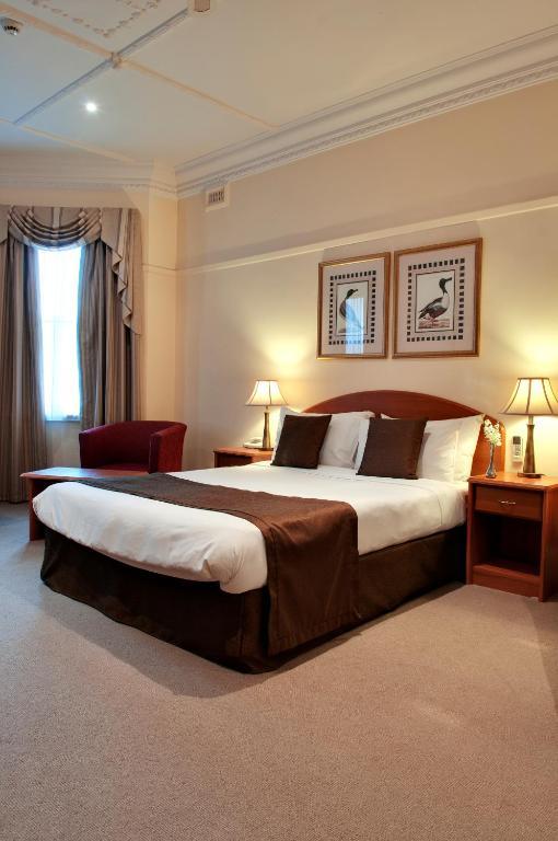 Charsfield 4* Melbourne