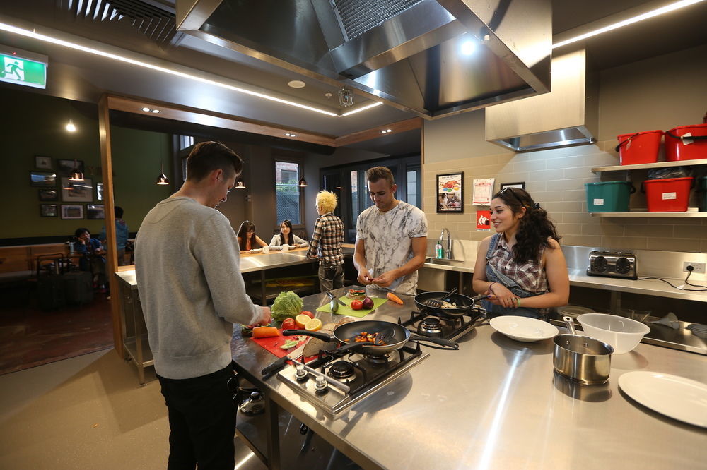 Yha * Melbourne