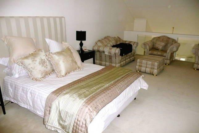 Park Lane Apartment *