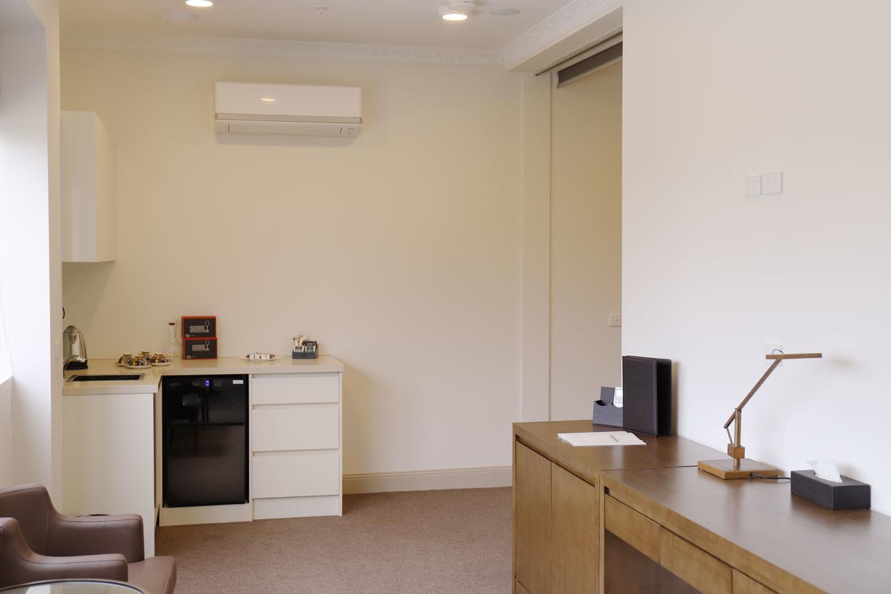 Clarendon 4*