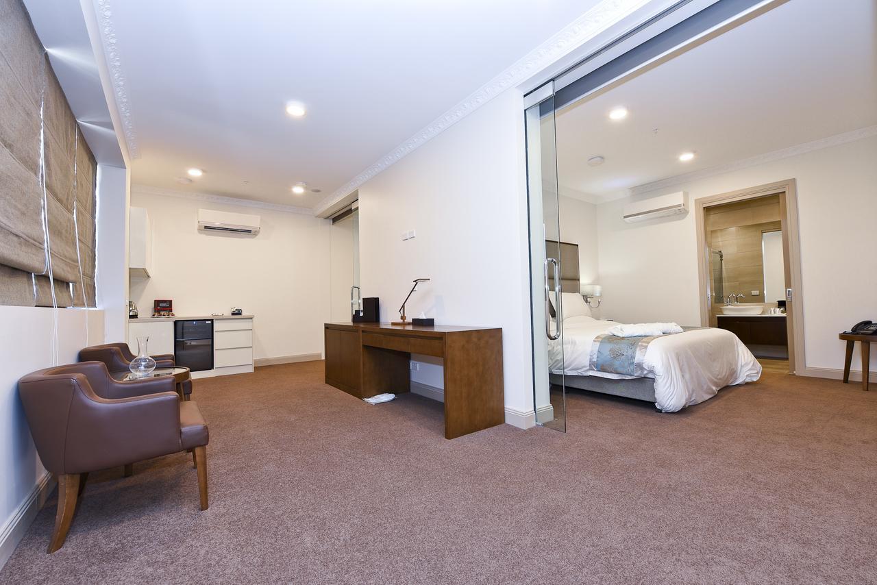 Clarendon Hotel