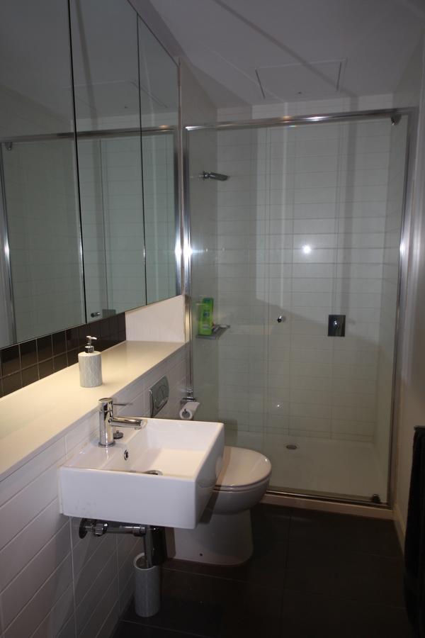 Luxurious With Views, Free Parking On Premises & Wi Fi *