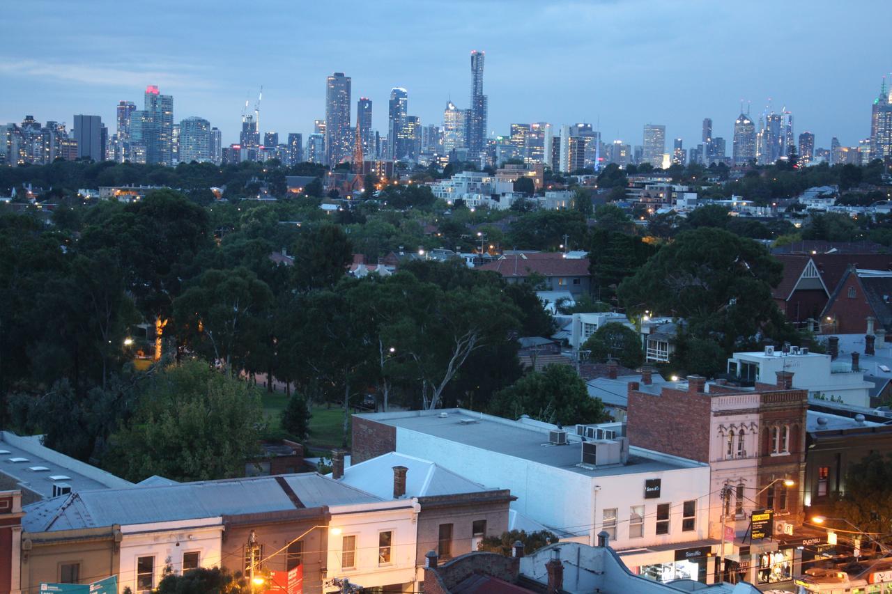 Luxurious With Views, Free Parking On Premises & Wi Fi *