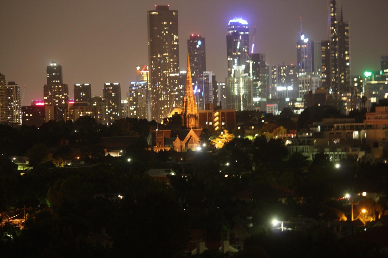 Luxurious With Views, Free Parking On Premises & Wi Fi