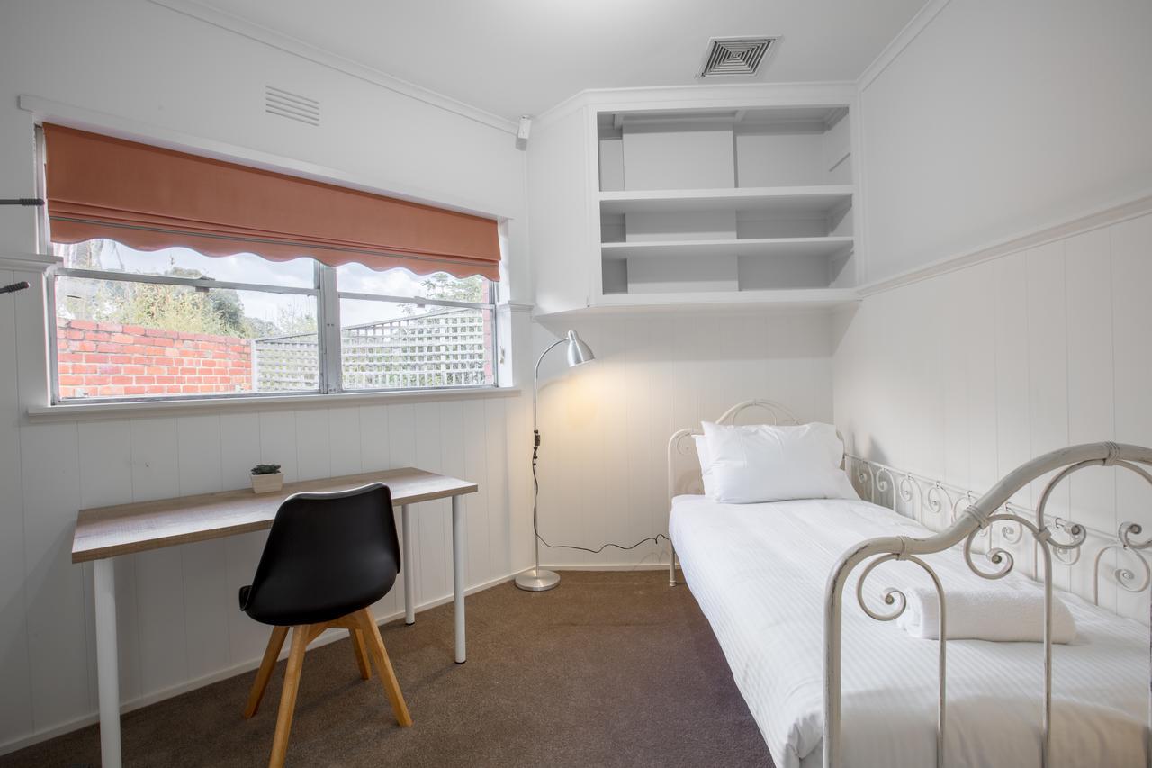 Lots Life Garden View Amazing Five Bedrooms Melbourne