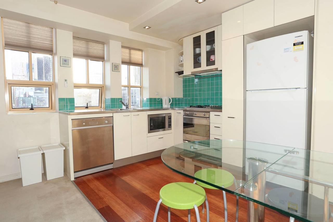 2 Beds 2 Baths Free Car Park. Behind State Library *