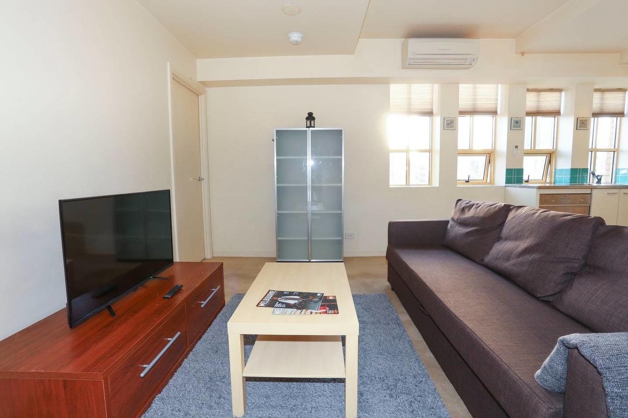 2 Beds 2 Baths Free Car Park. Behind State Library Apartment