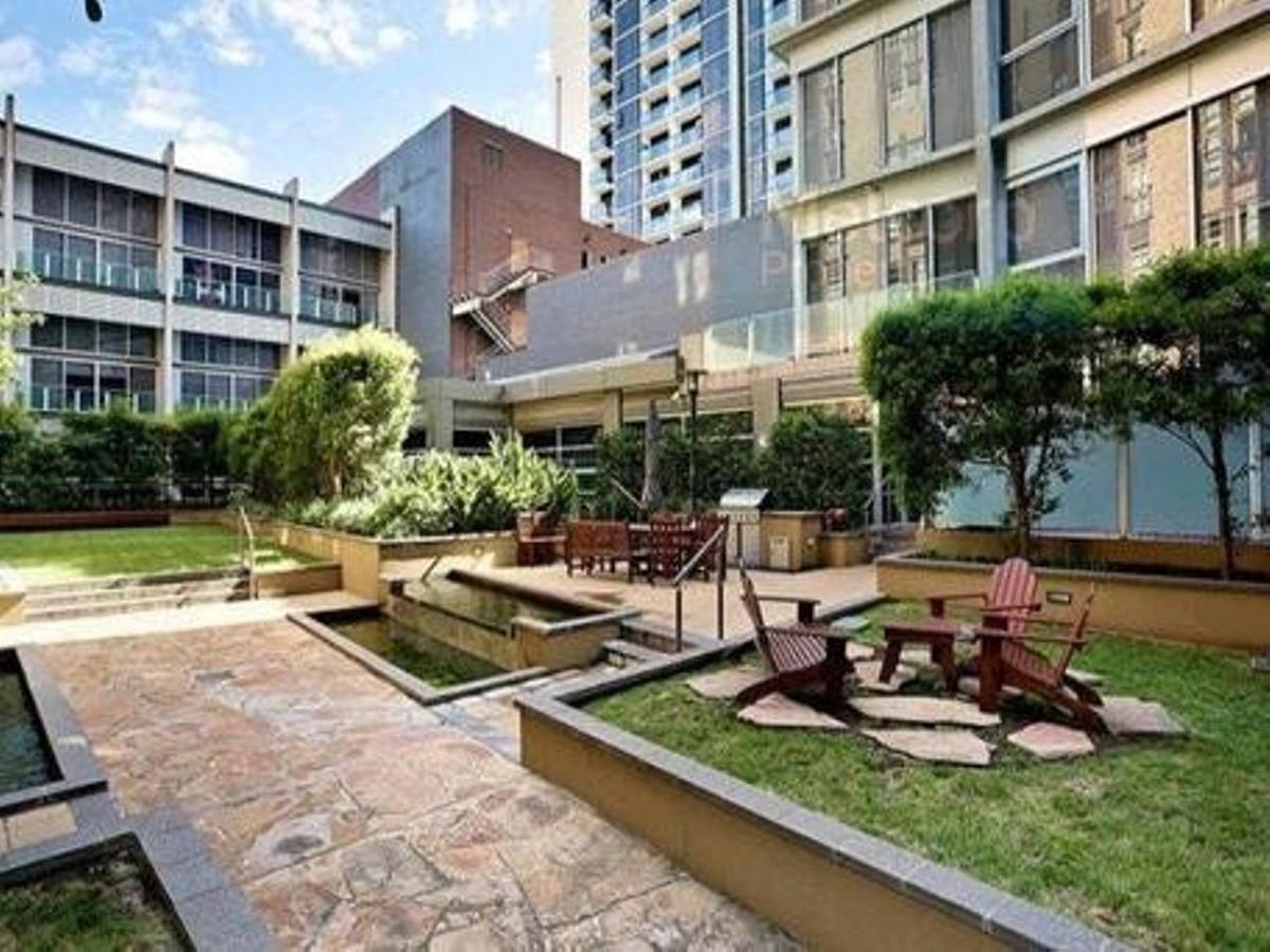 Apartment 2 Beds 2 Baths Free Car Park. Behind State Library *