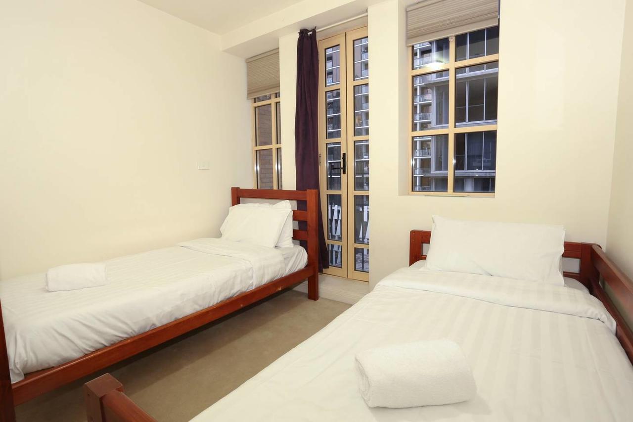 2 Beds 2 Baths Free Car Park. Behind State Library *