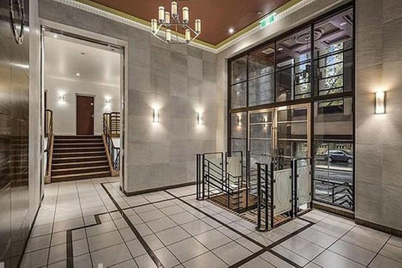 Apartment 2 Beds 2 Baths Free Car Park. Behind State Library