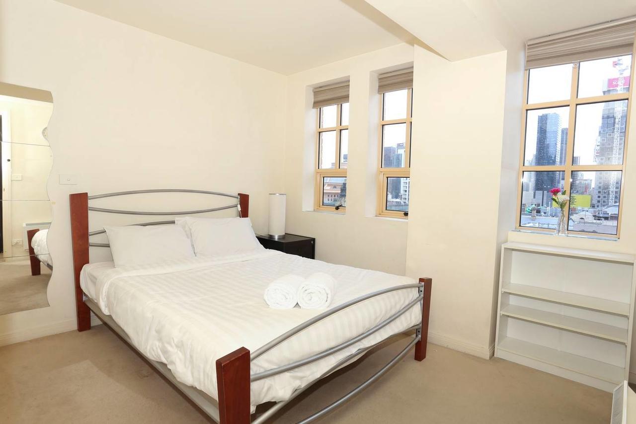 Apartment 2 Beds 2 Baths Free Car Park. Behind State Library Melbourne