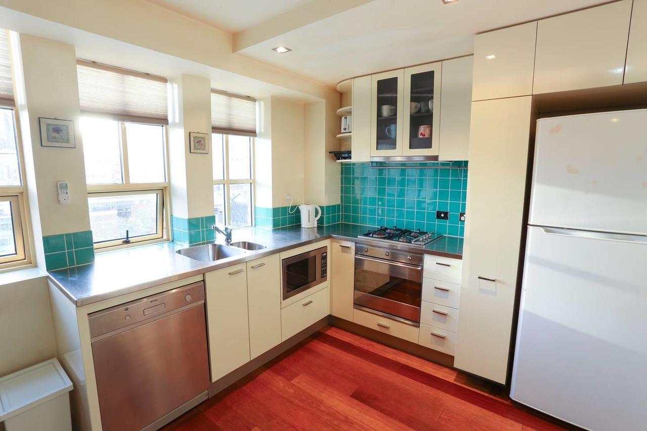 Apartment 2 Beds 2 Baths Free Car Park. Behind State Library