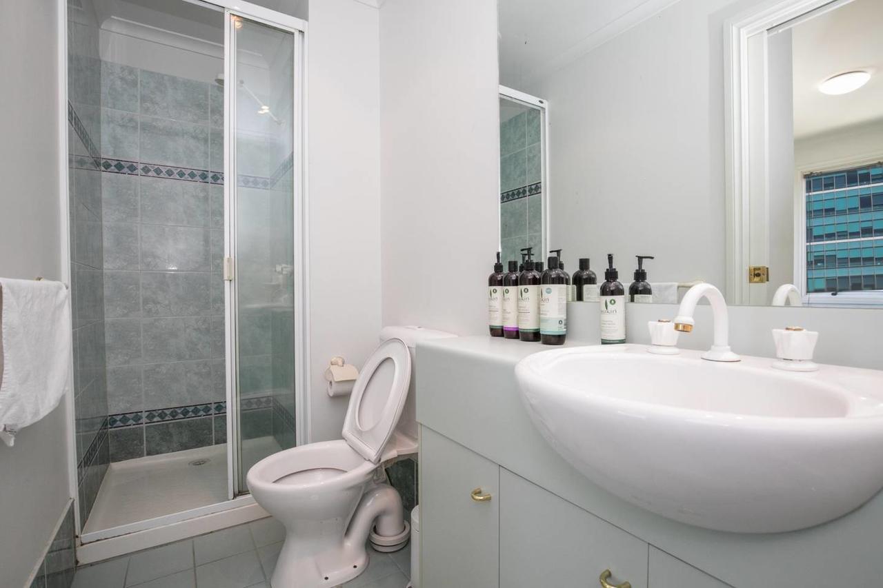 3 Bedrooms 2 Car Parks, Carlton Garden Opposite * Melbourne