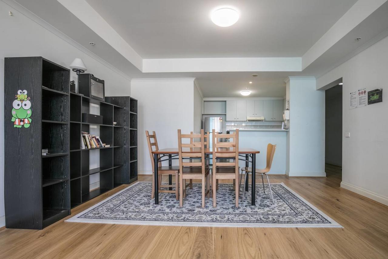 3 Bedrooms 2 Car Parks, Carlton Garden Opposite * Melbourne