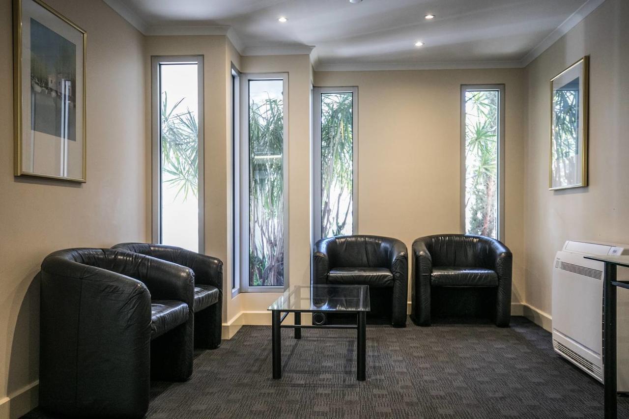 Apartment 3 Bedrooms 2 Car Parks, Carlton Garden Opposite Melbourne