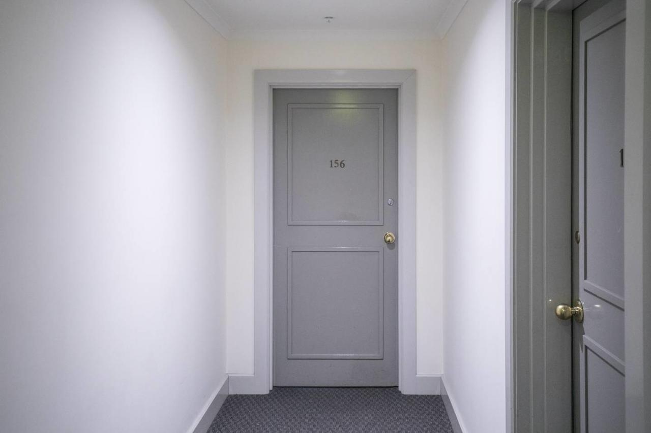 Apartment 3 Bedrooms 2 Car Parks, Carlton Garden Opposite Melbourne