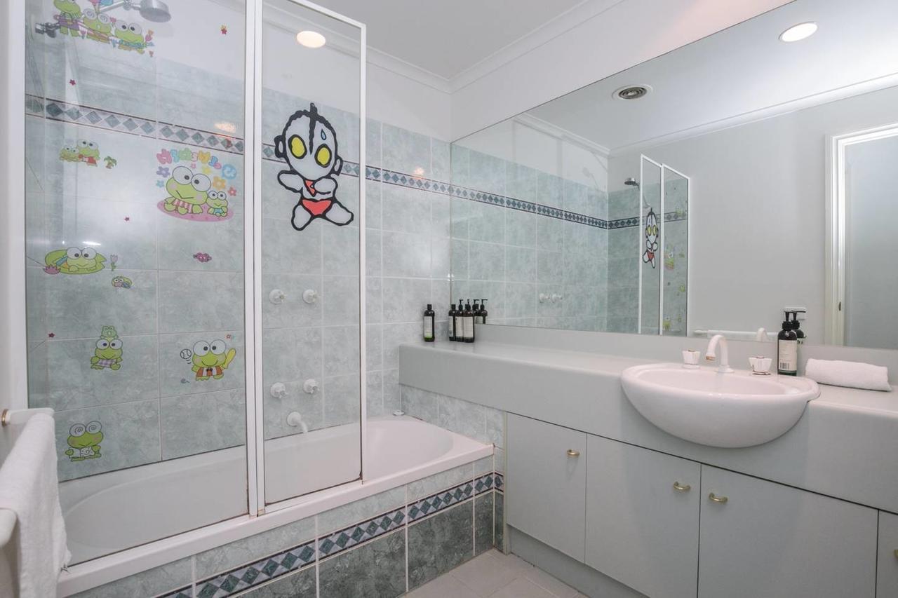 3 Bedrooms 2 Car Parks, Carlton Garden Opposite