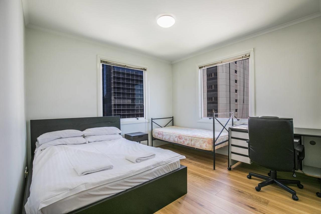 3 Bedrooms 2 Car Parks, Carlton Garden Opposite