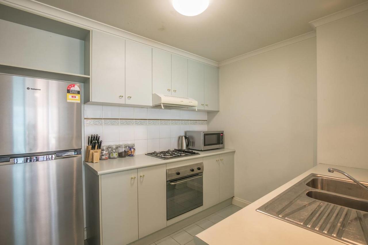 3 Bedrooms 2 Car Parks, Carlton Garden Opposite Melbourne