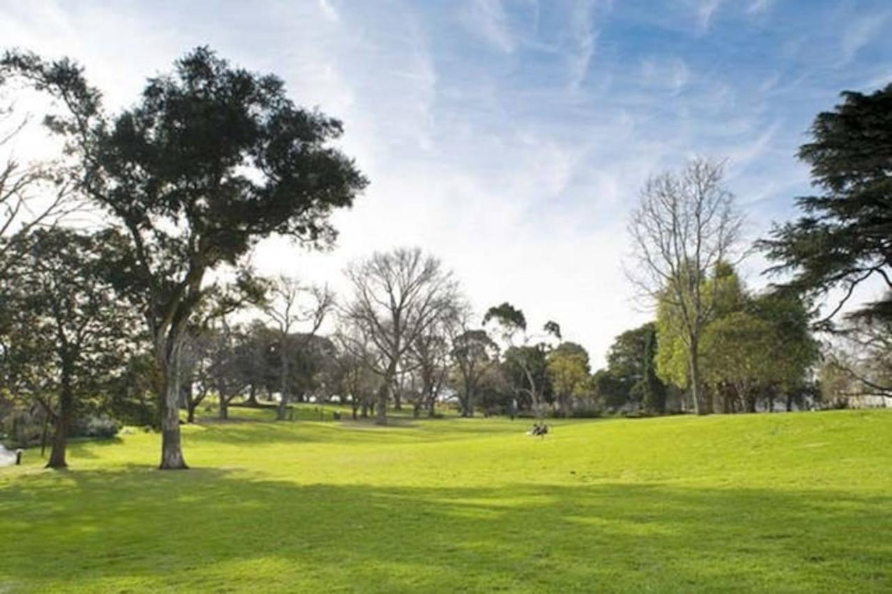 But Quiet, Free Wi-fi And Netflix * Melbourne