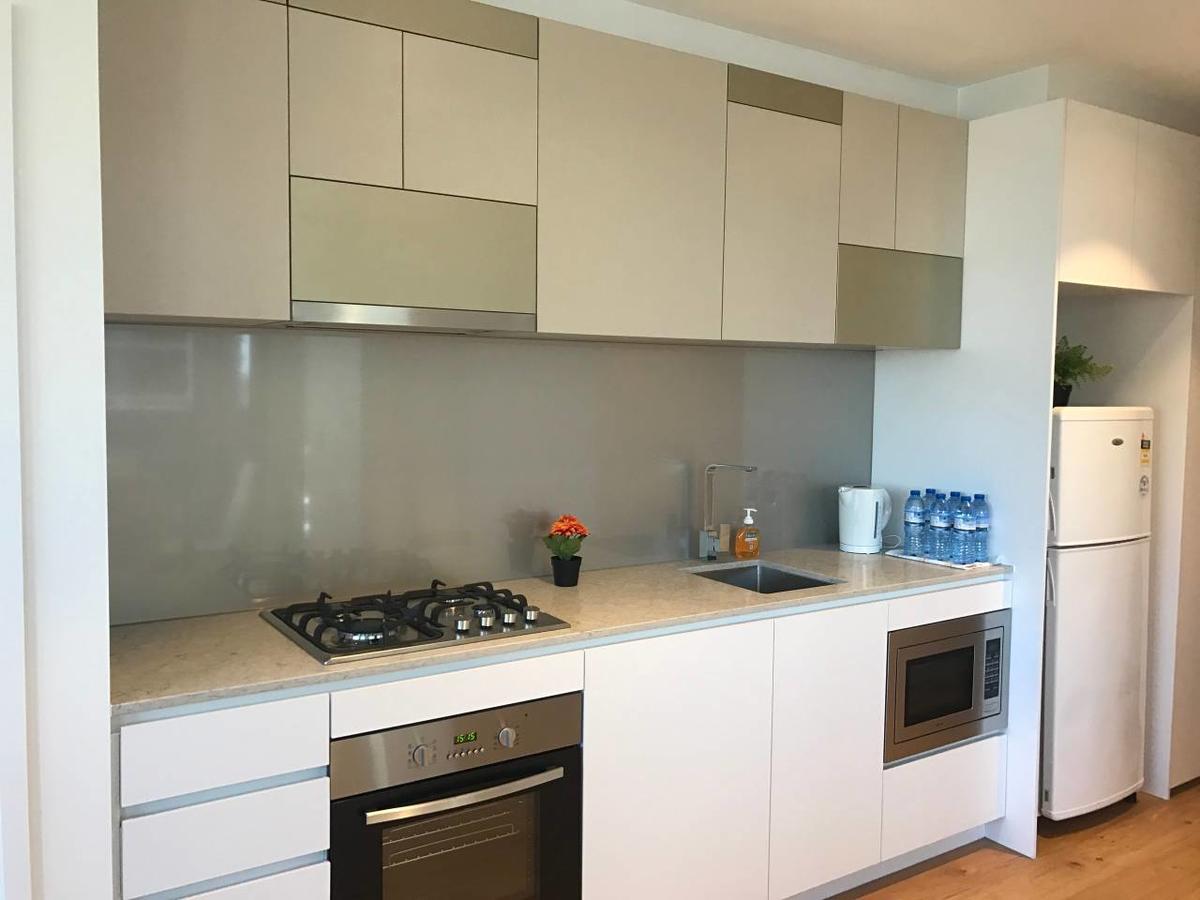 New 3 Bedrooms, Free Carpark & Wi-fi Apartment Melbourne