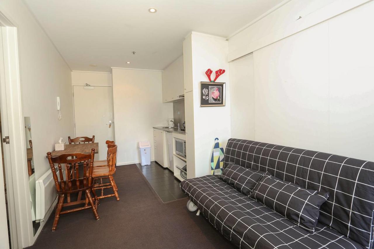 2 Beds 1 Bath Beside Qv Apartment