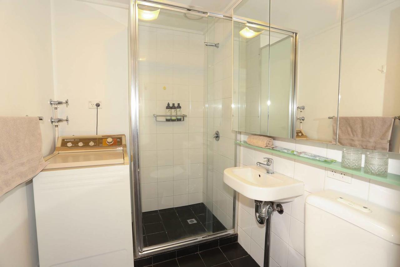 2 Beds 1 Bath Beside Qv Apartment