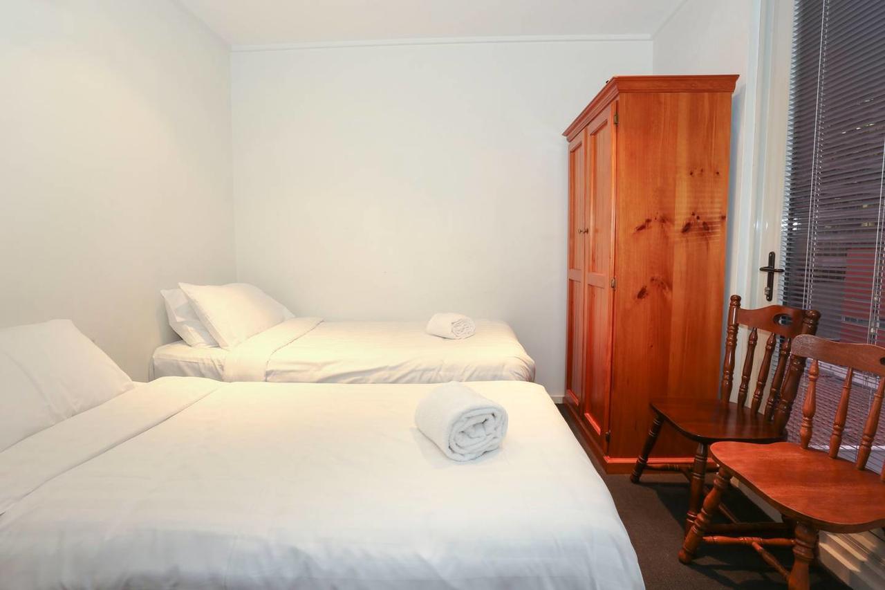 2 Beds 1 Bath Beside Qv Apartment Melbourne