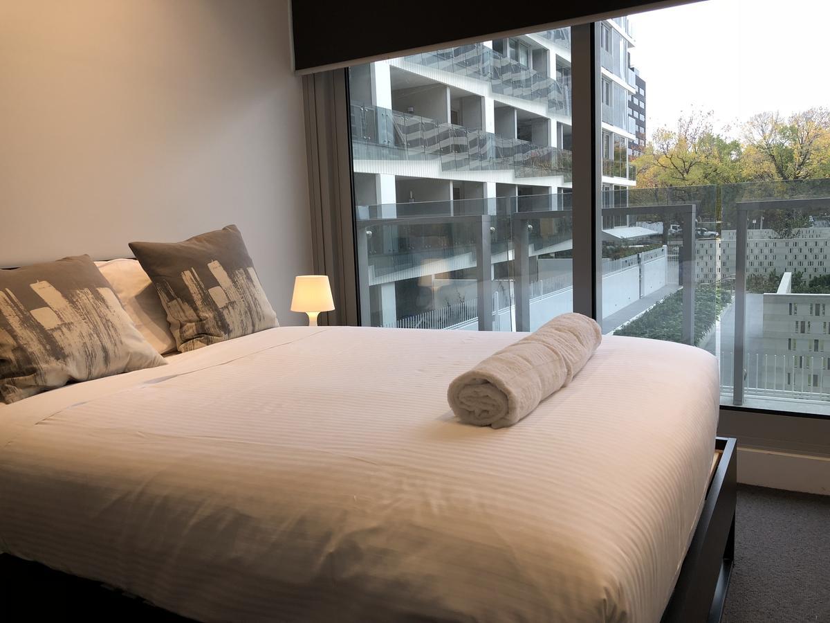 Apartment Pride Fawkner St Kilda Rd With Gym & Pool