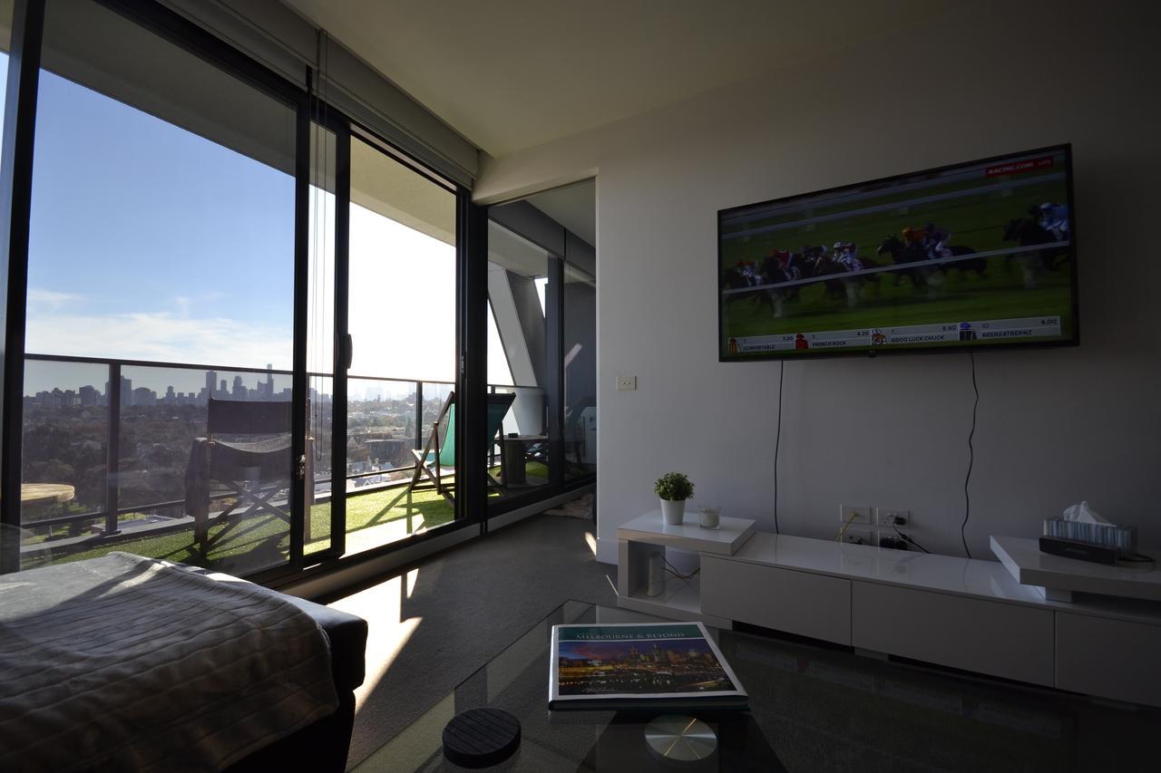 Apartment Society *