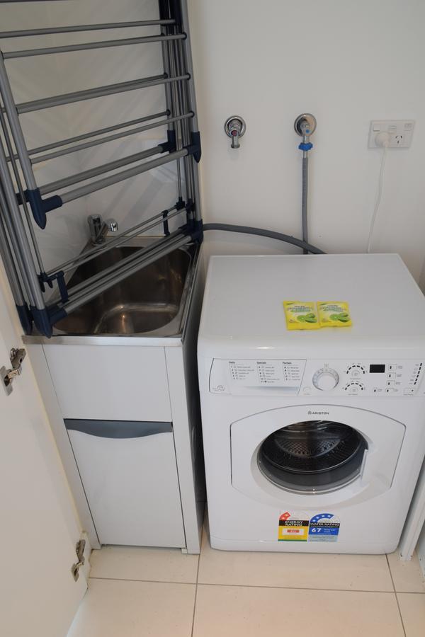 1st Choice - Docklands Apartment *