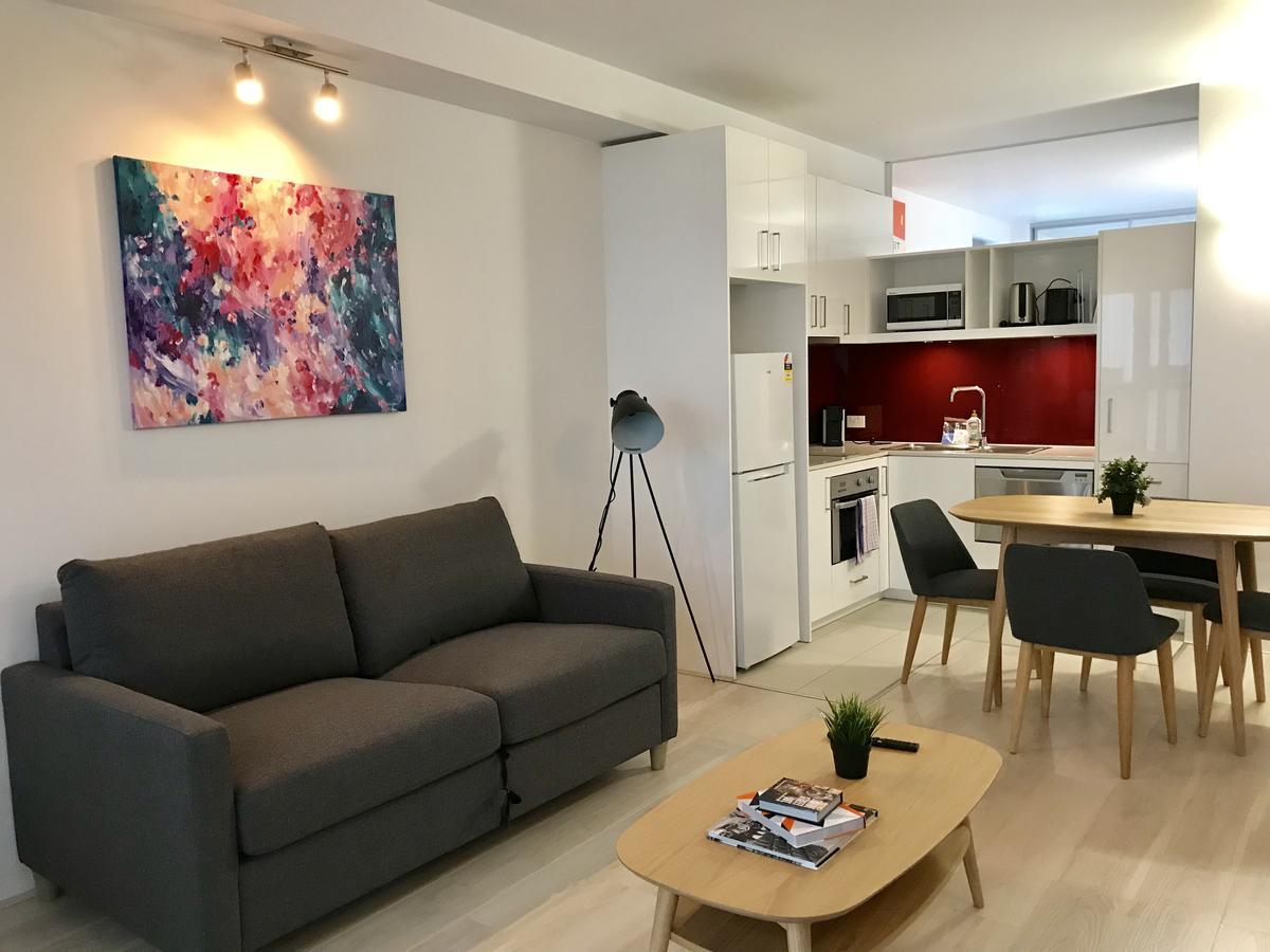 Canvas Suites On Russell Place