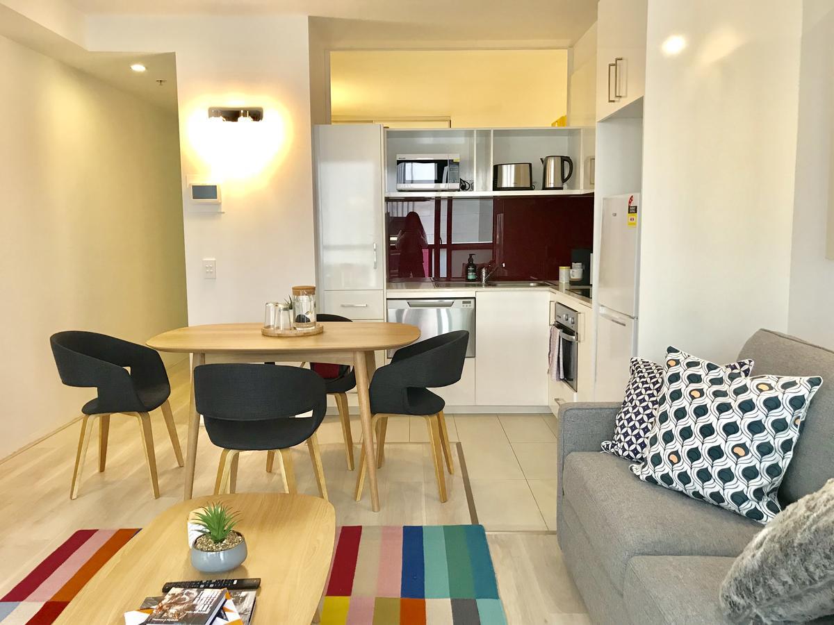 Canvas Suites On Russell Place *