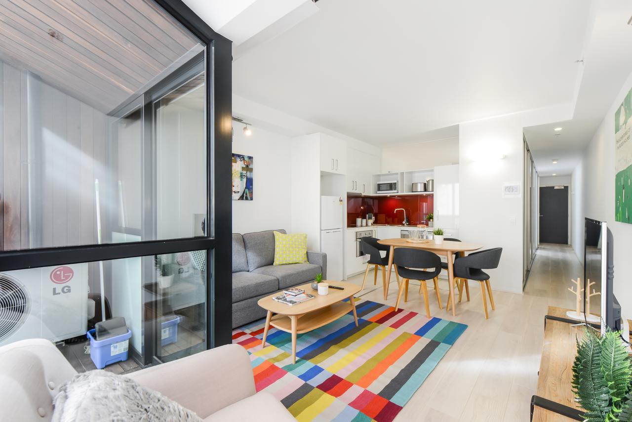 Canvas Suites On Russell Place