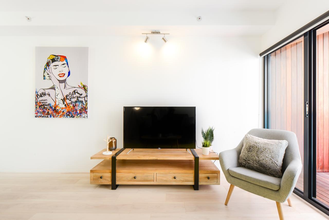 Canvas Suites On Russell Place Apartment