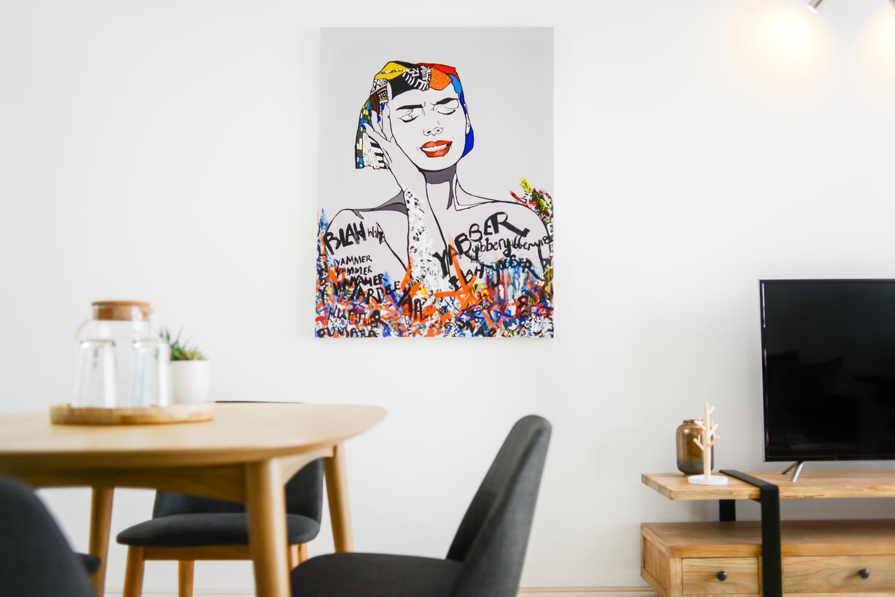 Canvas Suites On Russell Place *