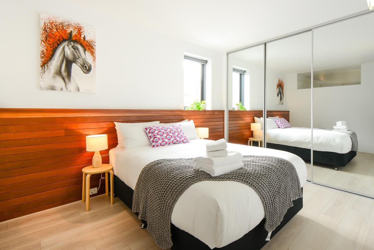 Canvas Suites On Russell Place Apartment *