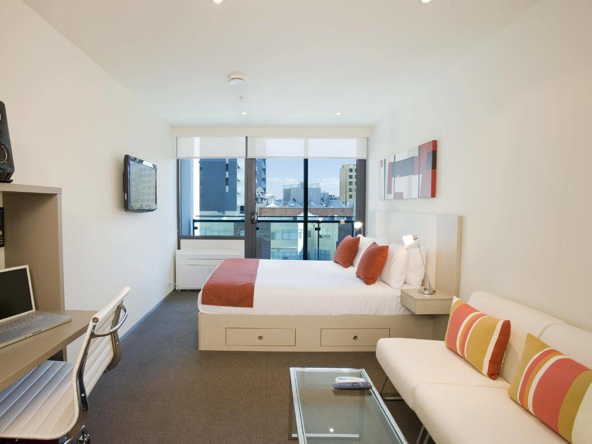 Tempo - Queen St 4*