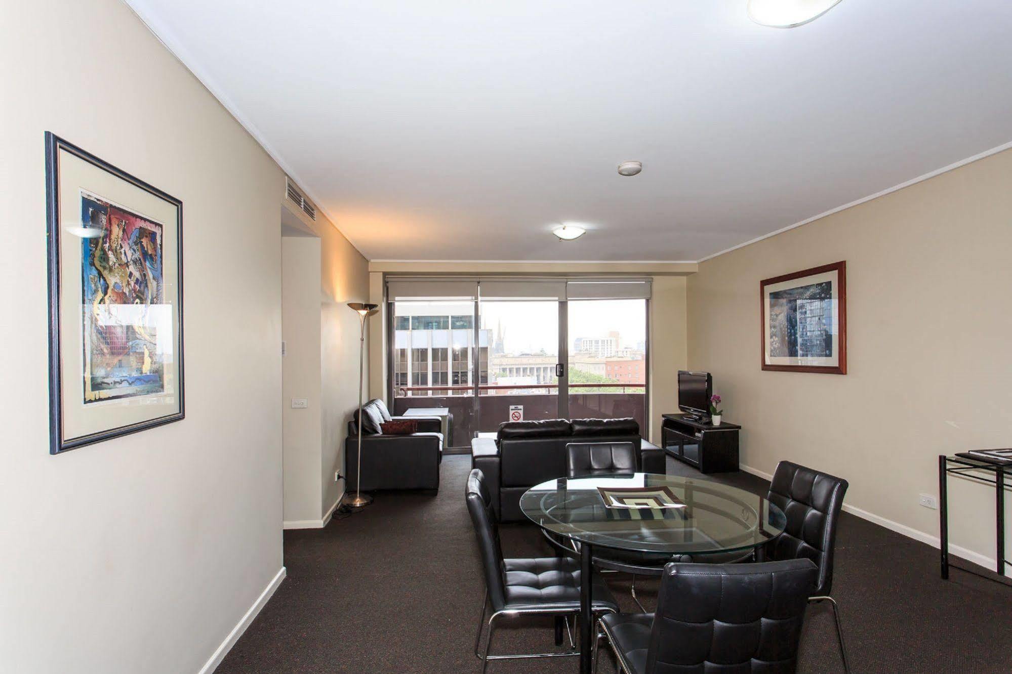 Paramount Aparthotel