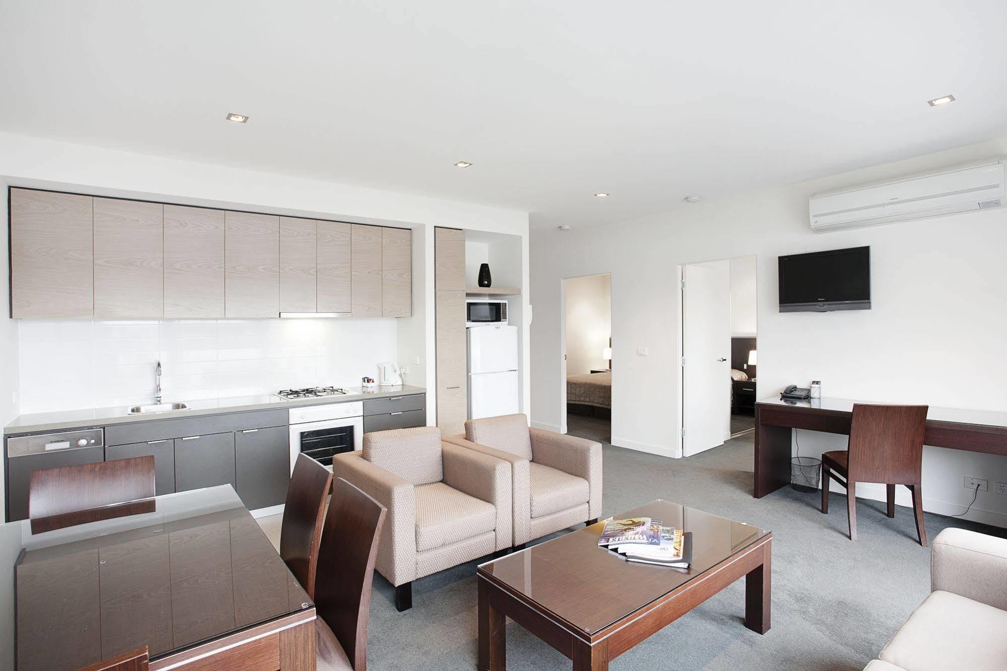 Aparthotel St Kilda 4*