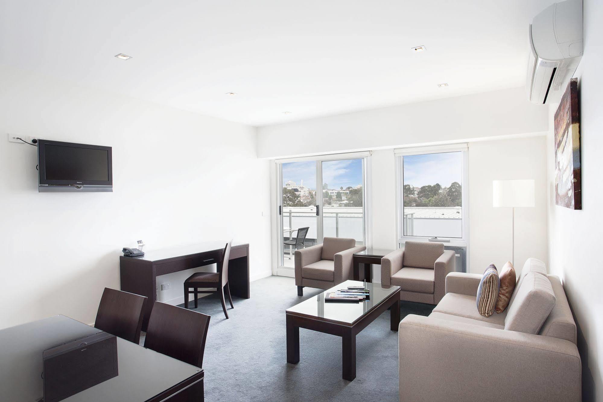 St Kilda Aparthotel 4*