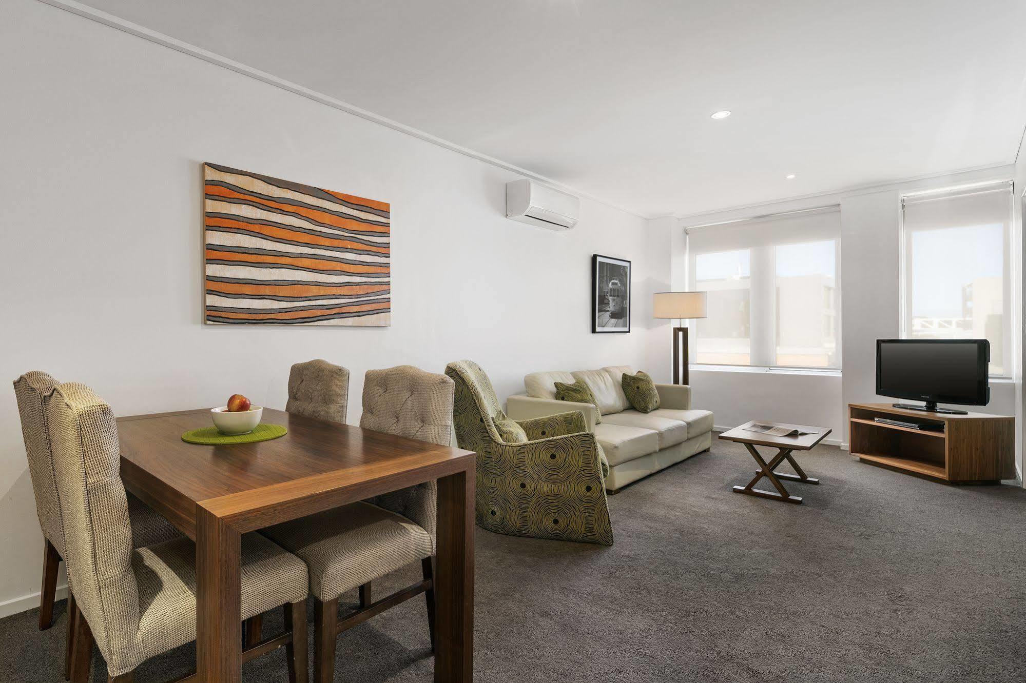 Quest Jolimont Aparthotel 4*