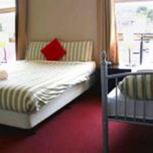 Habitat Hq Hostel *