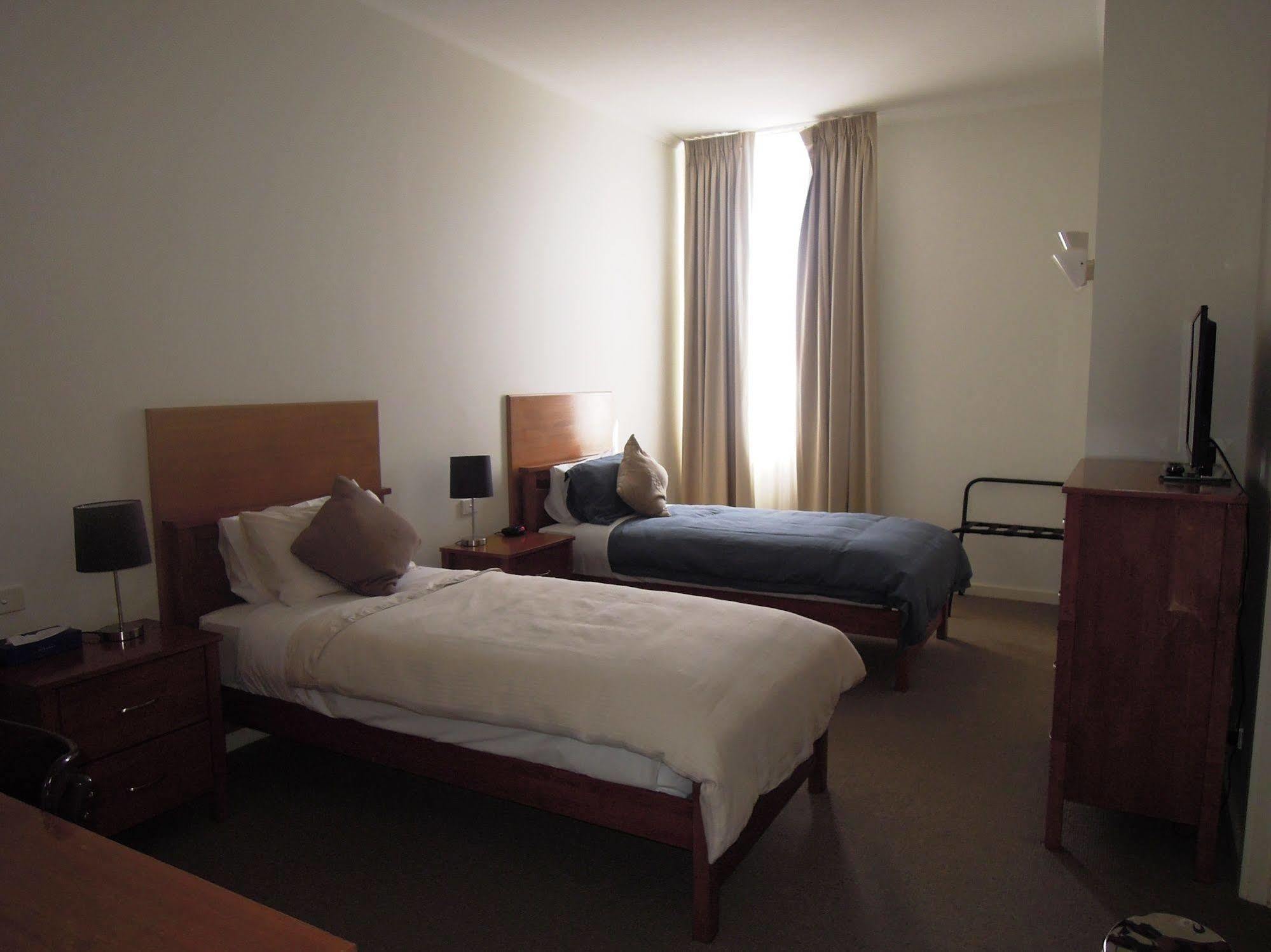Plough 3* Melbourne