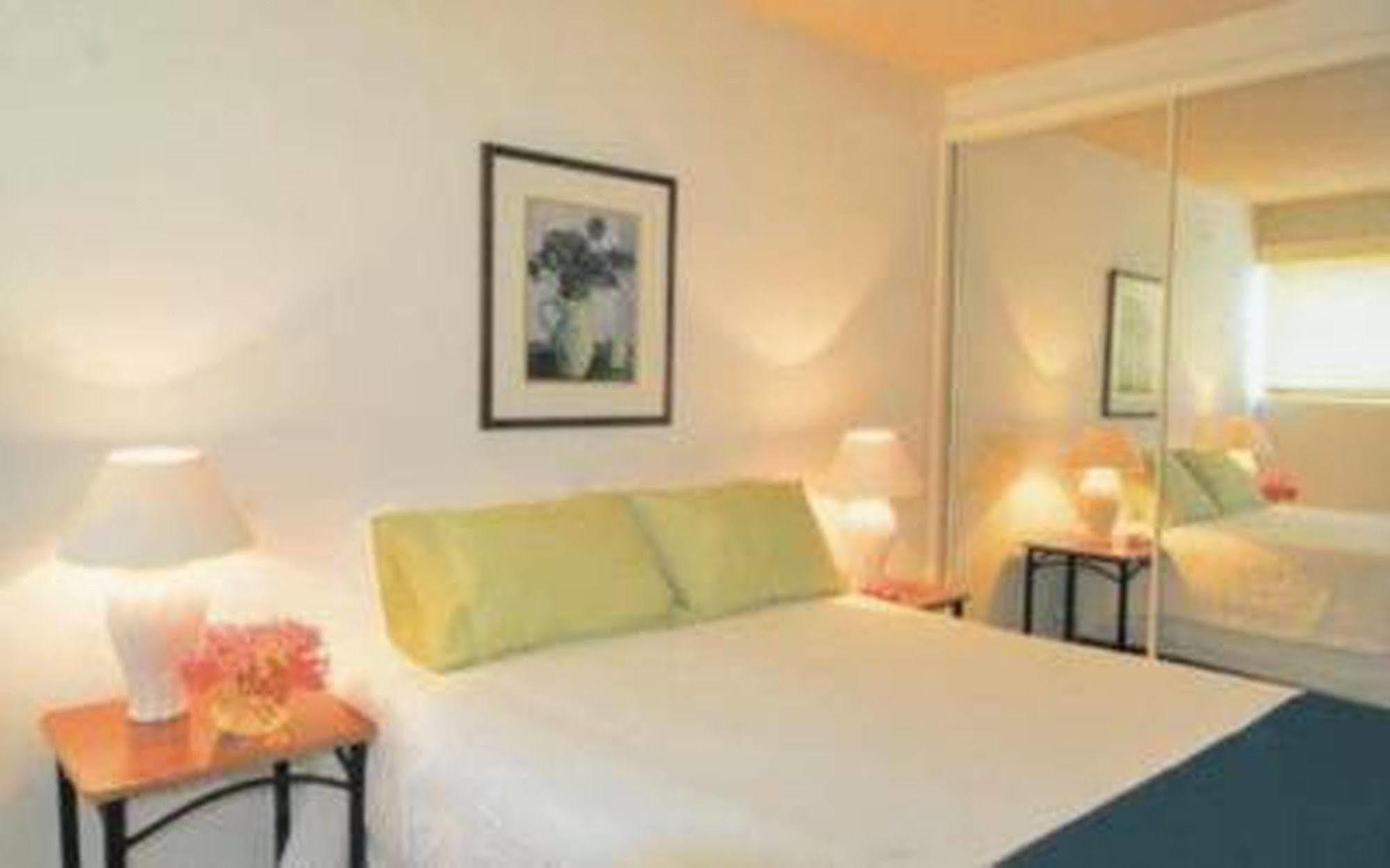Aparthotel On Lygon 4*